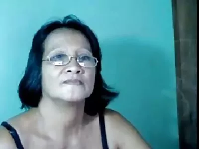 بنفشه بازی سوپر سکسی عاشق مکیدن خروس سیاه است